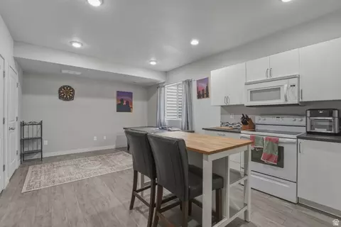 Kitchen - 272 E Porter Ct, Draper, UT 84020 photo 6 of 6