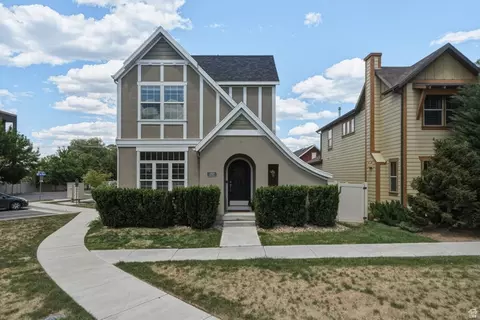 Exterior - 272 E Porter Ct, Draper, UT 84020 photo 4 of 7
