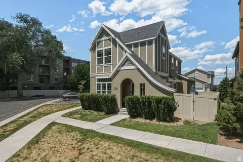 Exterior - 272 E Porter Ct, Draper, UT 84020 photo 6 of 7