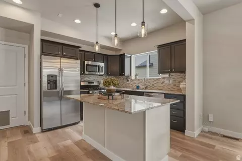 Kitchen - 272 E Porter Ct, Draper, UT 84020 photo 2 of 6