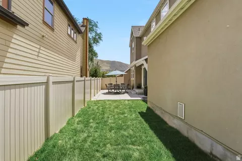 Exterior - 272 E Porter Ct, Draper, UT 84020 photo 3 of 7
