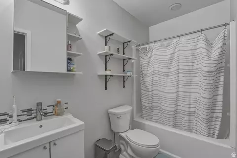 Bath - 272 E Porter Ct, Draper, UT 84020 photo 6 of 6