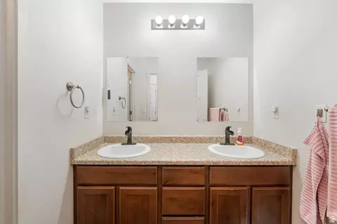 Bath - 254 N 725 E, Vineyard, UT 84059 photo 2 of 3