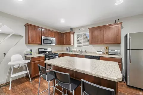 Kitchen - 254 N 725 E, Vineyard, UT 84059 photo 2 of 3