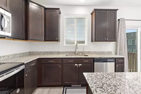 Kitchen - 4248 E Willow Oak Way, Eagle Mountain, UT 84005 photo 3 of 3