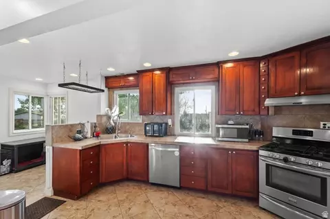 Kitchen - 3541 S 50 W, Bountiful, UT 84010 photo 2 of 2