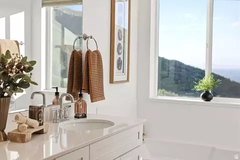 Bath - 2457 E Springtime Rd, Draper, UT 84020 photo 3 of 5
