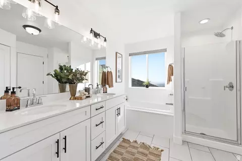 Bath - 2457 E Springtime Rd, Draper, UT 84020 photo 2 of 5