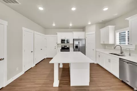 Kitchen - 1716 E Talon Way N, Eagle Mountain, UT 84005 photo 3 of 4