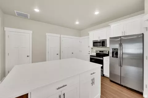 Kitchen - 1716 E Talon Way N, Eagle Mountain, UT 84005 photo 4 of 4
