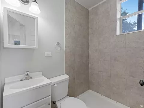 Bath - 506 E 23rd S, Ogden, UT 84401 photo 4 of 6