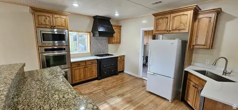 Kitchen - 227 E 100 S, Duchesne, UT 84021 photo 3 of 11