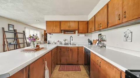 Kitchen - 255 E 13275 S, Draper, UT 84020 photo 3 of 3