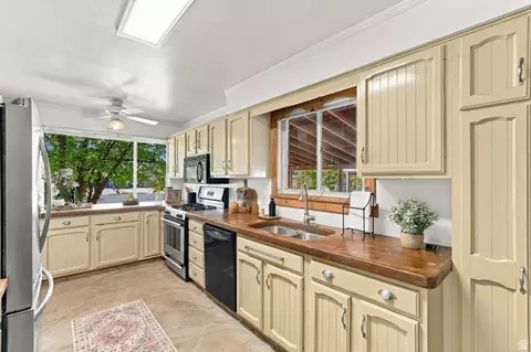 Kitchen - 378 W 200 S, Bountiful, UT 84010 photo 1 of 2