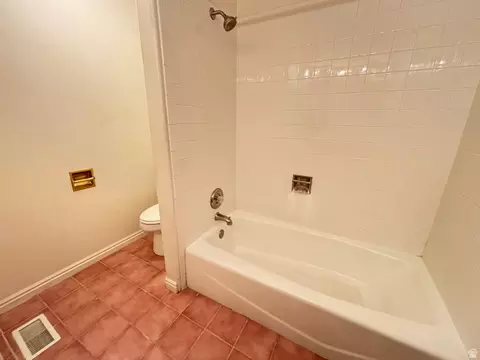 Bath - 798 S 600 E, Payson, UT 84651 photo 2 of 4