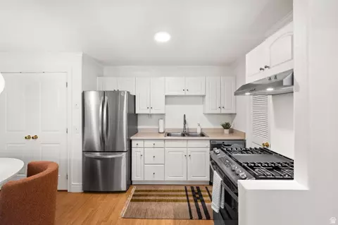 Kitchen - 5330 S 590 E #I, Murray, UT 84107 photo 2 of 3