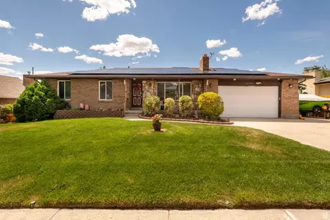 10032 S Blossom Dr, Sandy, UT 84092