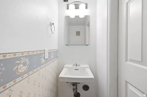 Bath - 515 N 200 E #6, Provo, UT 84606 photo 2 of 2