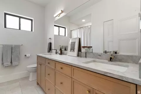 Bath - 1284 N Sagewood Ln E, Alpine, UT 84004 photo 9 of 10