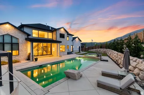 Exterior - 1284 N Sagewood Ln E, Alpine, UT 84004 photo 2 of 24