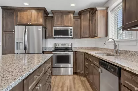 Kitchen - 9686 N Red Bridge Rd, Eagle Mountain, UT 84005 photo 5 of 5
