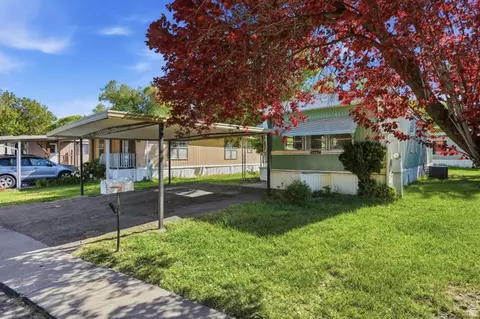 5067 S El Amador St, Holladay, UT 84117