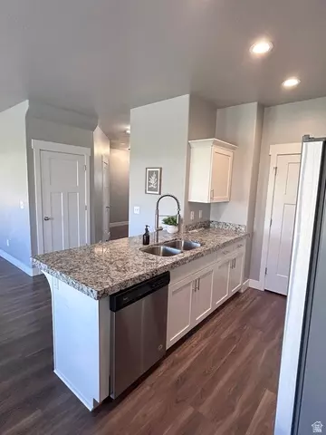 Kitchen - 7427 N Cottage Ln, Eagle Mountain, UT 84005 photo 3 of 4