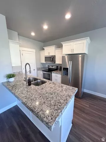 Kitchen - 7427 N Cottage Ln, Eagle Mountain, UT 84005 photo 2 of 4