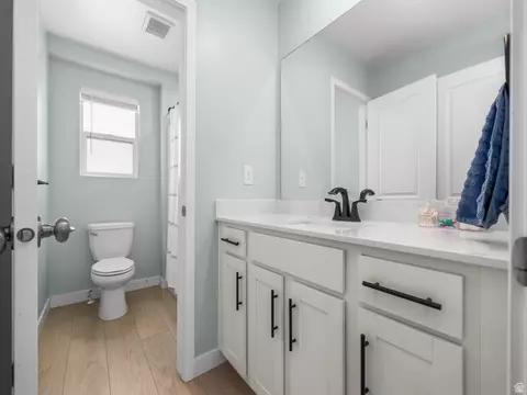 Bath - 1752 E Warbler Dr, Eagle Mountain, UT 84005 photo 2 of 3