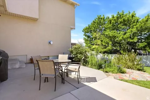 Exterior - 11566 E Sunburn Ln S, Sandy, UT 84094 photo 5 of 7