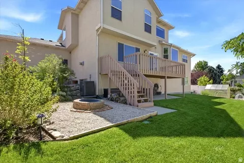 Exterior - 11566 E Sunburn Ln S, Sandy, UT 84094 photo 3 of 7