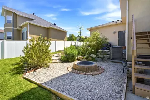 Exterior - 11566 E Sunburn Ln S, Sandy, UT 84094 photo 4 of 7