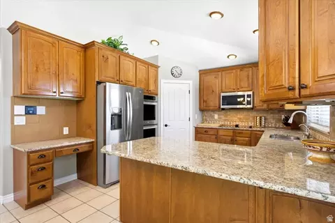 Kitchen - 11566 E Sunburn Ln S, Sandy, UT 84094 photo 1 of 3