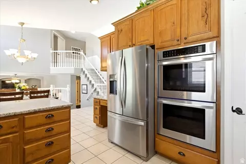 Kitchen - 11566 E Sunburn Ln S, Sandy, UT 84094 photo 3 of 3