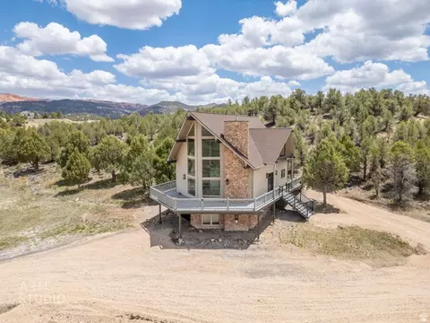 1790 E Paunsaugunt Cliffs Dr, Hatch, UT 84735
