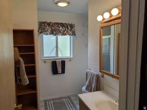 Bath - 7111 Escalante Loop, Oakley, UT 84055 photo 2 of 5