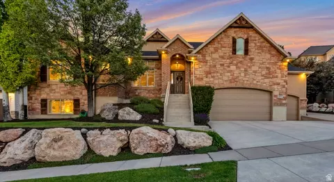 577 S Ridge Top Ln E, North Salt Lake, UT 84054