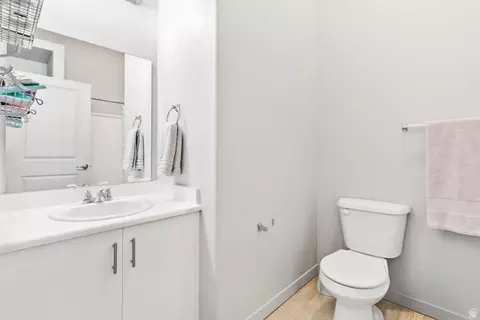 Bath - 1079 W 965 N #402, Orem, UT 84057 photo 1 of 2