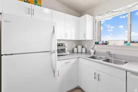Kitchen - 1079 W 965 N #402, Orem, UT 84057 photo 3 of 3