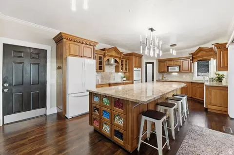 Kitchen - 2342 E Charros Rd, Sandy, UT 84092 photo 2 of 9