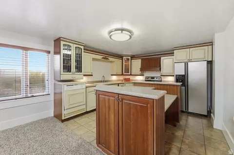 Kitchen - 2342 E Charros Rd, Sandy, UT 84092 photo 7 of 9