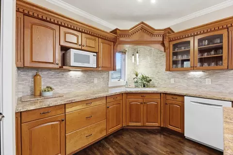 Kitchen - 2342 E Charros Rd, Sandy, UT 84092 photo 4 of 9