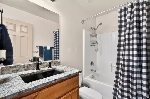Bath - 1269 E Pine Valley St, Washington, UT 84780 photo 3 of 3