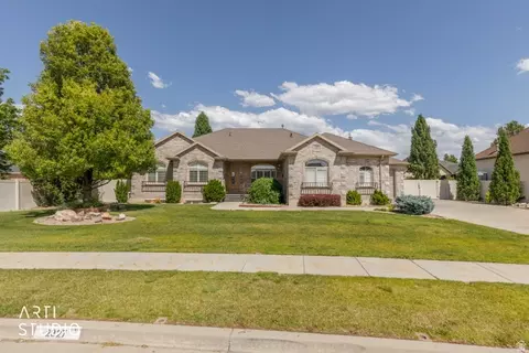 2327 Bluff Ridge Dr, Syracuse, UT 84075