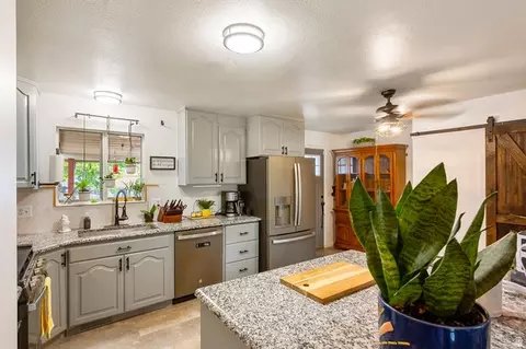 6190 S Country Hills Dr, Taylorsville, UT 84129