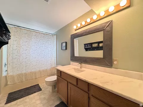 Bath - 1228 N Gilbert Cir, Orem, UT 84057 photo 3 of 4