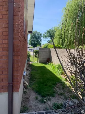Exterior - 5135 S 1000 E, Murray, UT 84117 photo 3 of 5