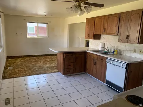 Kitchen - 5135 S 1000 E, Murray, UT 84117 photo 1 of 4
