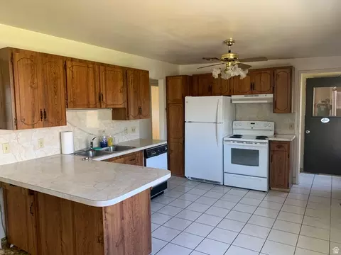 Kitchen - 5135 S 1000 E, Murray, UT 84117 photo 2 of 4