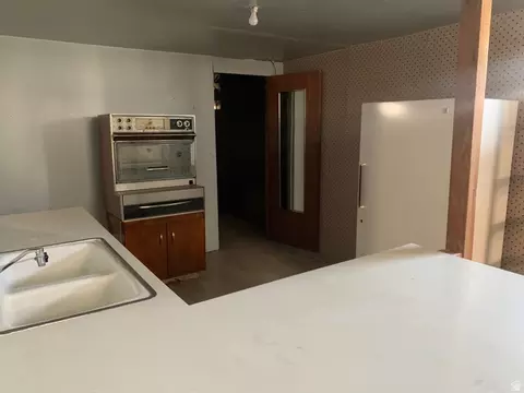 Kitchen - 5135 S 1000 E, Murray, UT 84117 photo 4 of 4